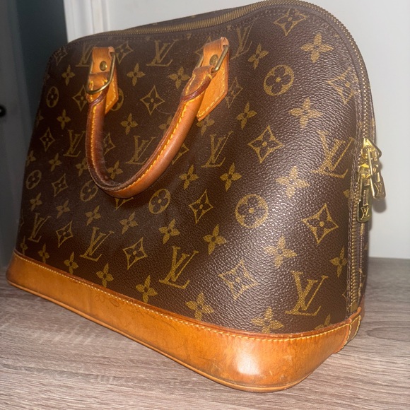Authentic Louis Vuitton Alma PM - Picture 12 of 14